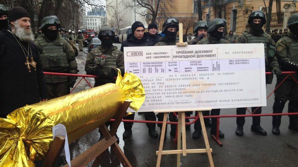 цукерка і квиток