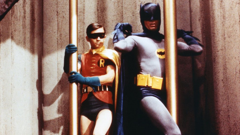 Адам Уэст в роли Бэтмена и Берт Уорд в роли Робина в сериале 1960-х годов