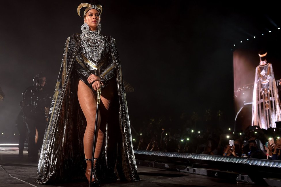Bijonse je nosila kostim inspirisan egipatskom kraljicom Nefretiti na Koačela festivalu 2018. godine