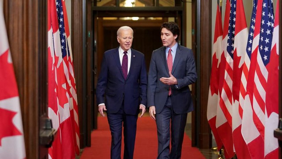 Joe Biden (izq.) y Justin Trudeau