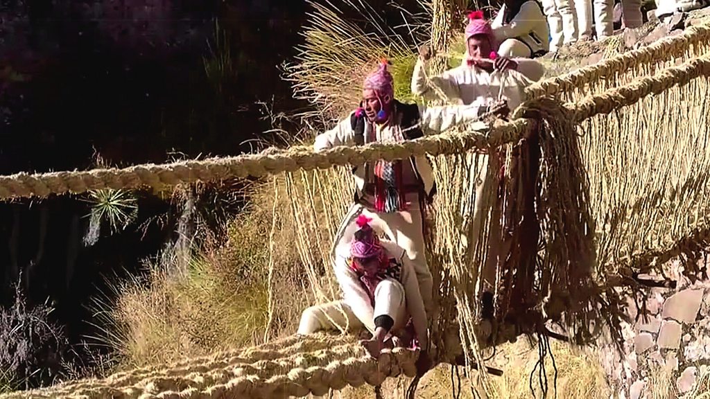 Peruvians reweave Incan 'living bridge' over river