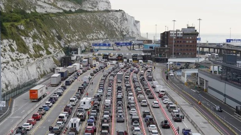 طوابير انتظار على الحدود بين بريطانيا وفرنسا