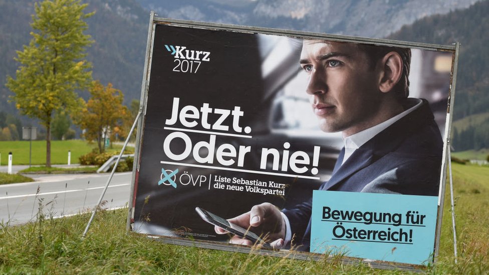 Con su estrategia de marketing, Kurz convirtió a los conservadores austríacos en un movimiento de la era digital. Valla publicitaria con propaganda de Kurz.