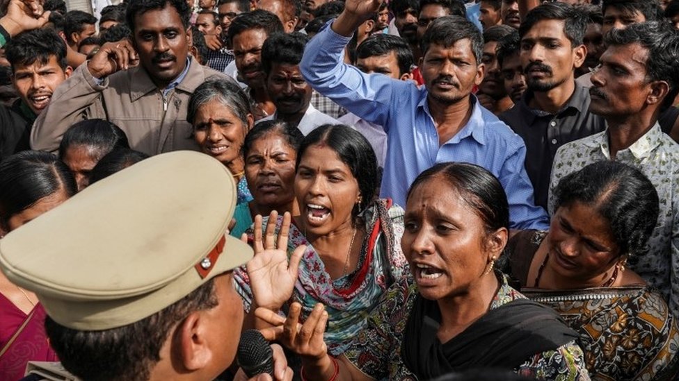 Hindistan'da cinayet polis karakolu önünde protesto edilmişti