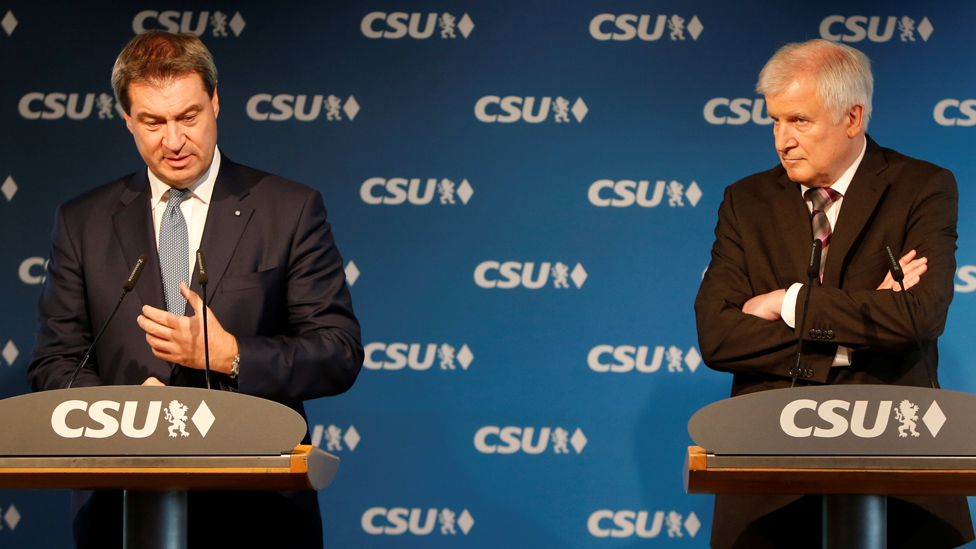 Руководители ХСС Маркус Сёдер (слева) и Хорст Зеехофер, 15 октября 18