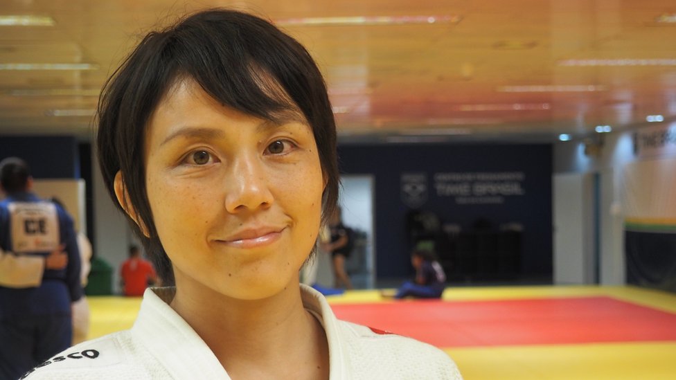 Yuko Fujii posando para una foto durante un receso.