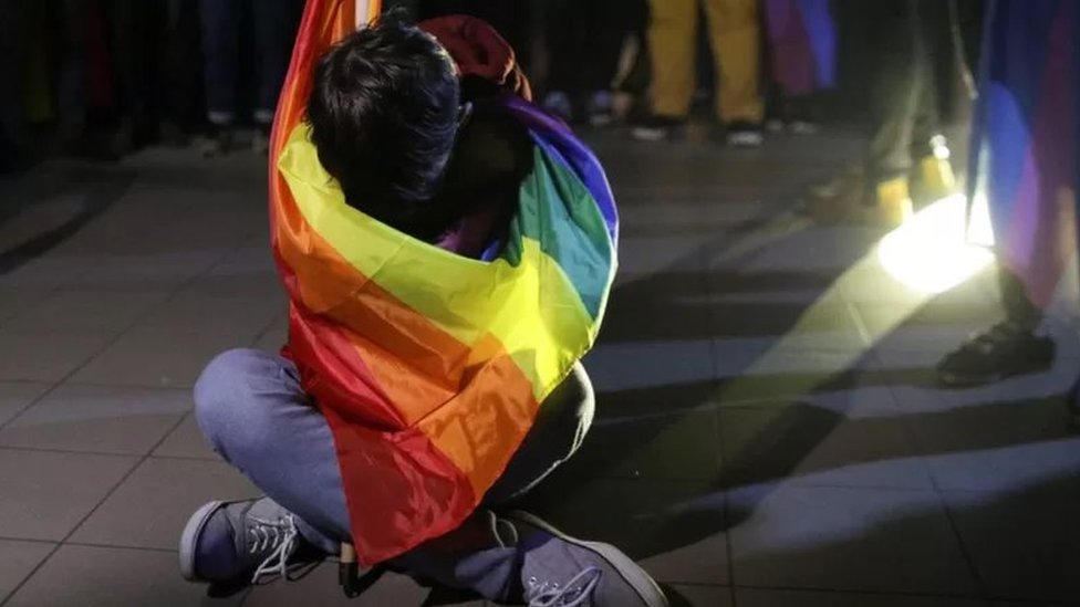 LGBT, Kedubes Inggris, bendera