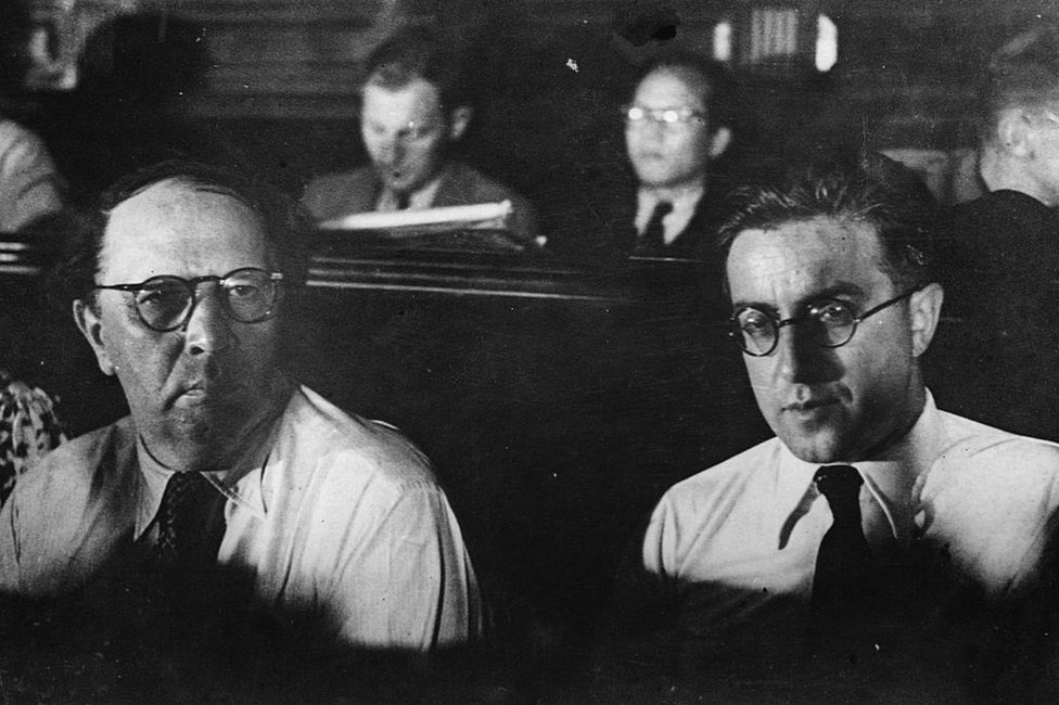 Además de autores latinoamericanos, también participaron soviéticos, ingleses, alemanes, estadounidenses, chinos? En la imagen, los escritores soviéticos Alexsei Tolstoi y Koltrov. Los escritores soviéticos Alexi Tolstoy y Koltrov representan a su país en el II Congreso Internacional de Intelectuales para la Defensa de la Cultura en julio de 1937 en Valencia, España.