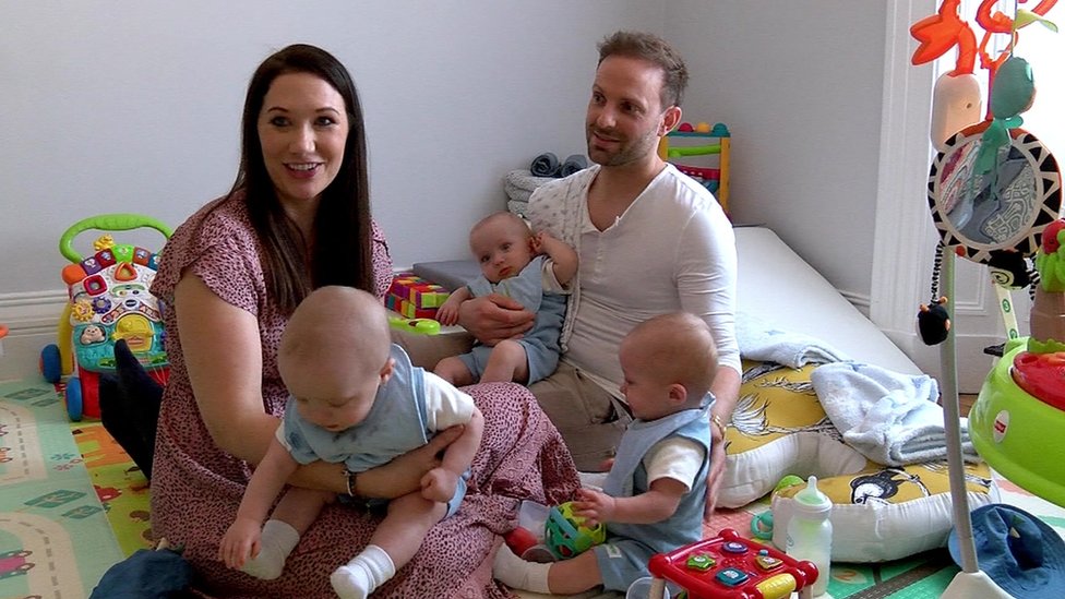 Gina y Craig Dewdney con Jimmy, Jenson y Jaxson