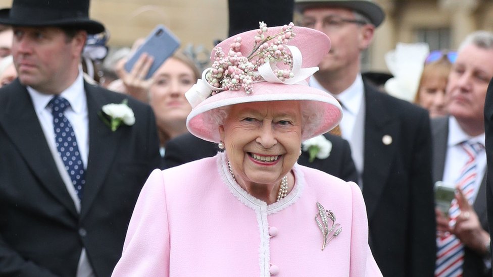 Kraliçe en son Buckingham Sarayı'nda 2019'da bir bahçe partisi vermişti