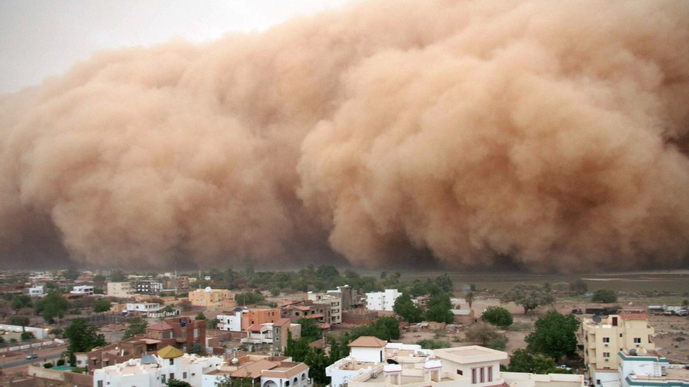 Пыльная буря приближается к Хартуму в Судане в 2007 году