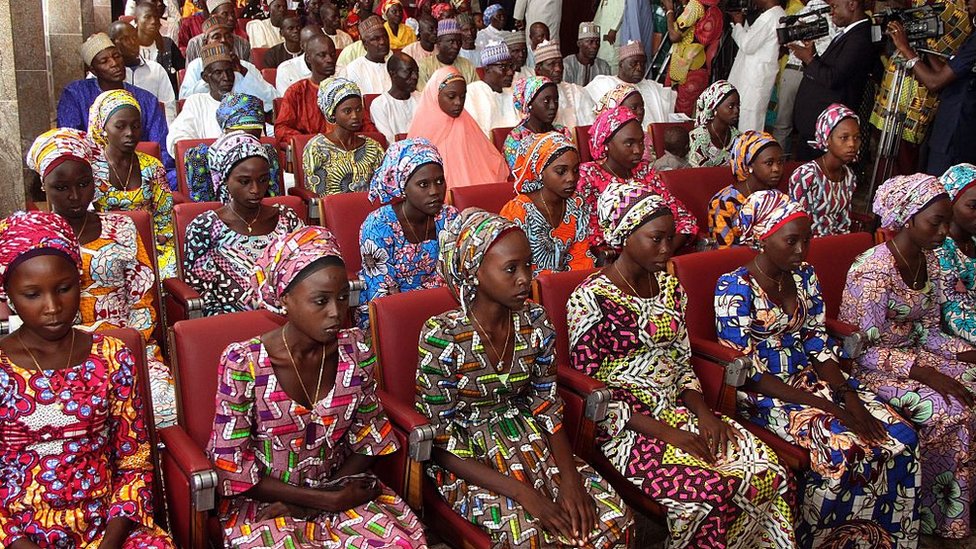 Los militantes presionaban a las jóvenes para que se casaran con ellos. Jóvenes liberadas en una ceremonia