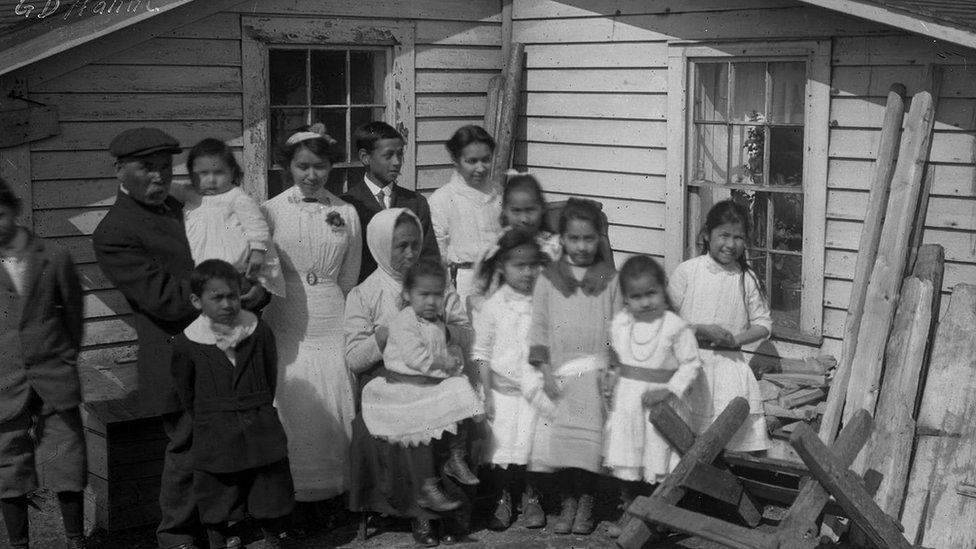 Foto de archivo de algunos sobrevivientes de la gripe española.