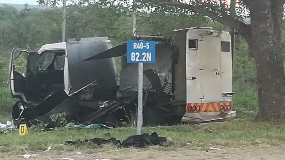 Взорванный фургон в Южной Африке