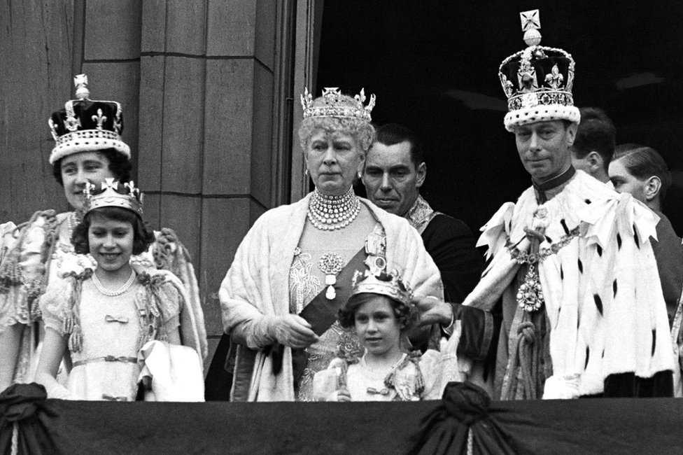 The British royal family greet their subjects from the balcony of Buckingham Palace on the day of George VI's coronation