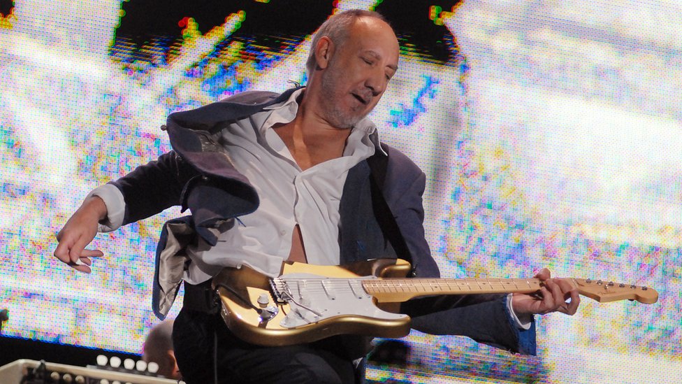 Peter Townshend performing at Glastonbury Festival in 2007