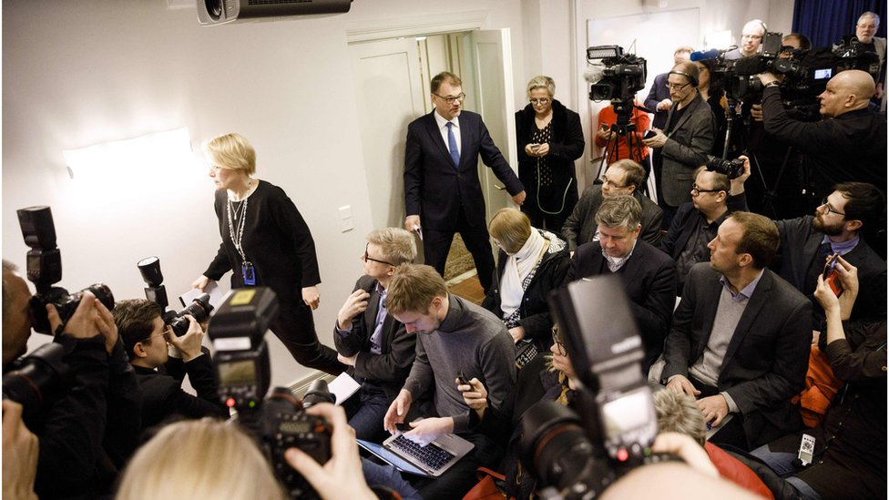 Anuncio de la renuncia del gobierno de Finlandia