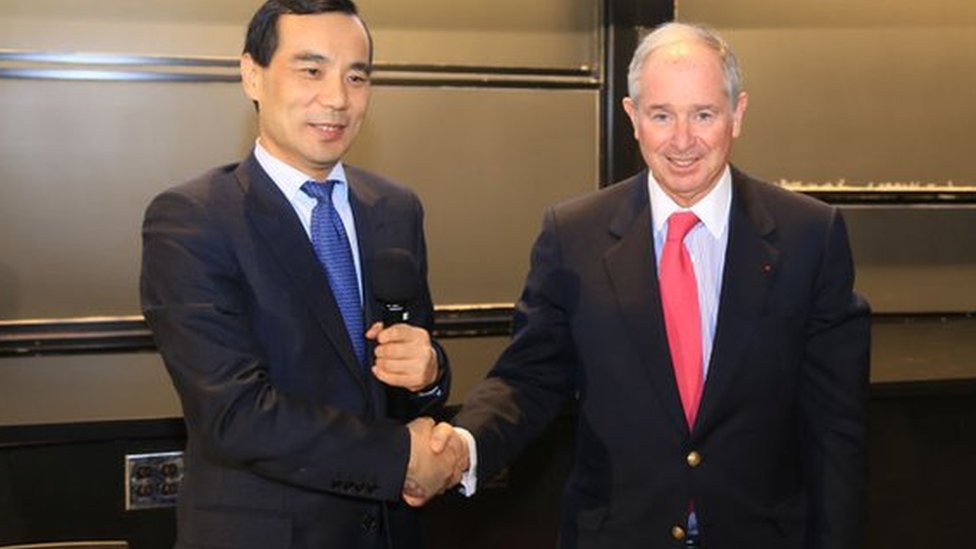 Председатель страховой группы Anbang У Сяохуэй (слева) и председатель Blackstone Стивен Шварцман на мероприятии в Китае в прошлом году