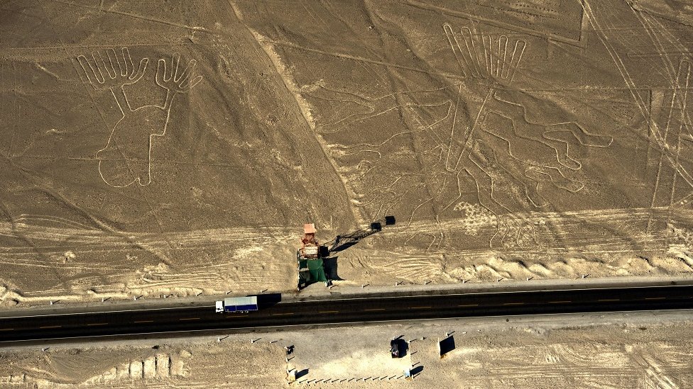 Yacimiento de los geoglifos de Nasca, Perú. Yacimiento de los geoglifos de Nasca, Perú.