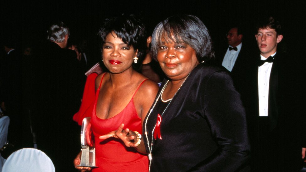 Oprah Winfrey pays tribute to late mother Vernita Lee - BBC News