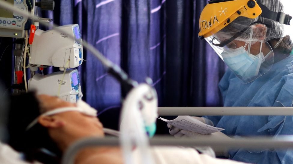 Paciente en la unidad de cuidados intensivos de un hospital en Argentina.