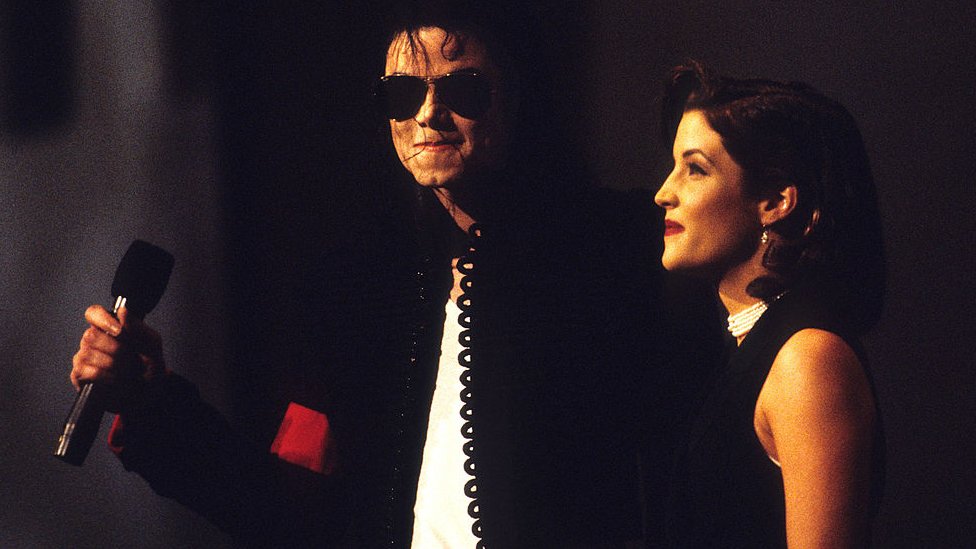 Michael Jackson y Lisa Marie en la gala de los MTV en 1994.