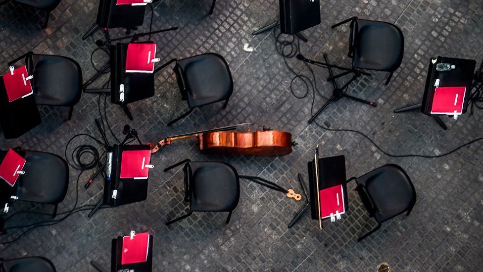 Instrumentos de orquestra durante un receso en Caracas.