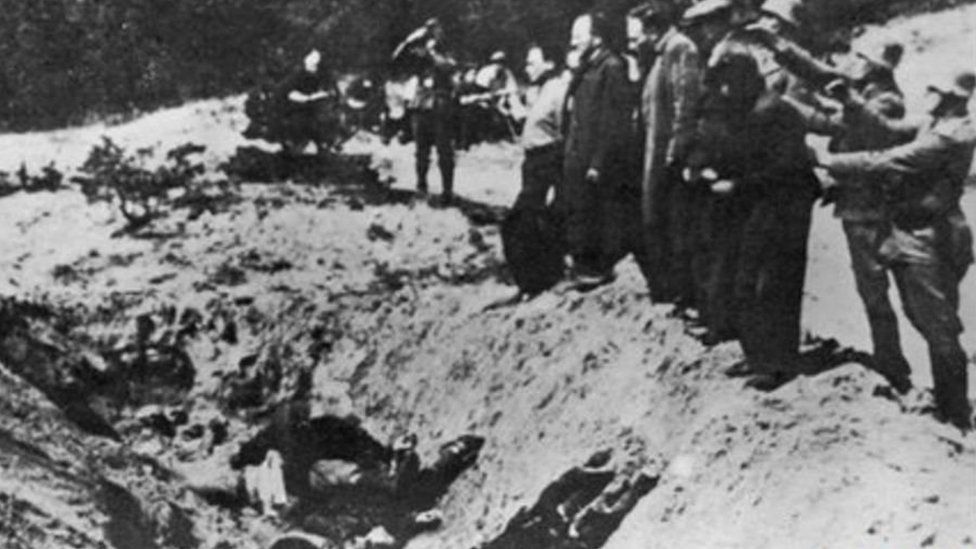 Judeus são fuzilados em Babi Yar