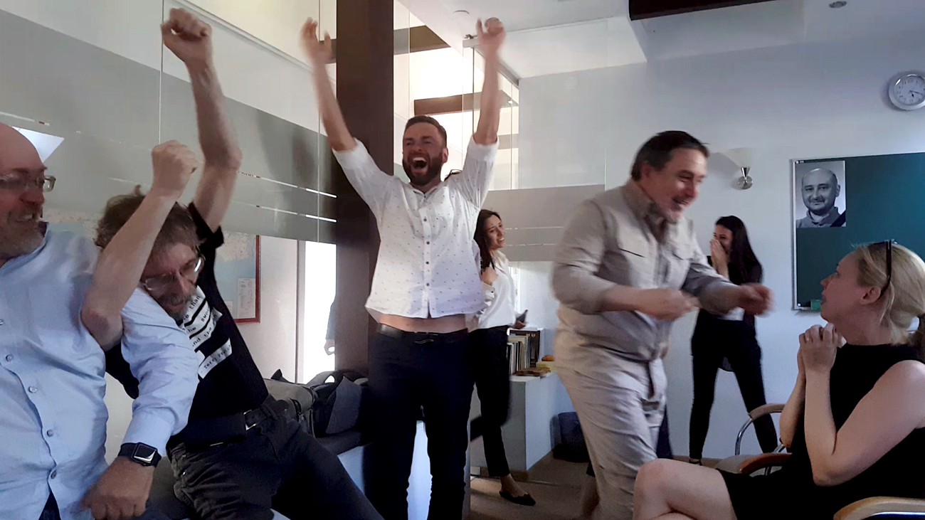 Los colegas de Babchenko celebraron su "vuelta a la vida". Periodistas celebrando