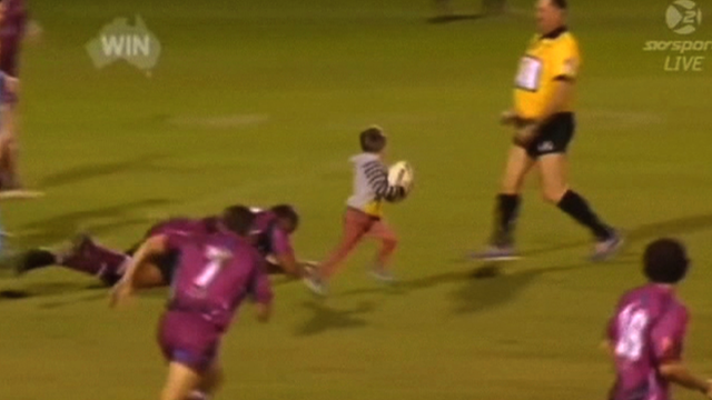 Rugby League Four Year Old Pitch Invader Scores Try Bbc Sport Rugby League Four Year Old Pitch Invader Scores Try Bbc Sport