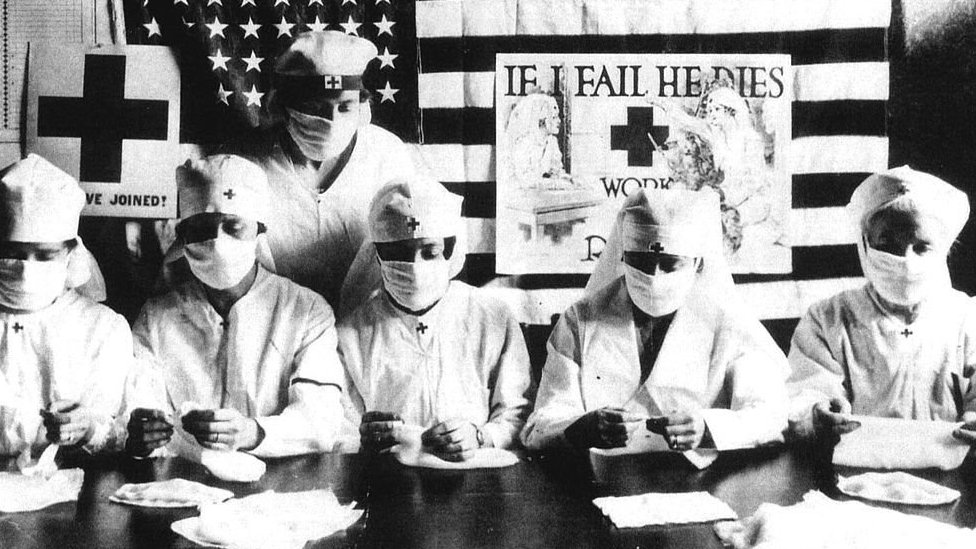 Médicos y enfermeras estadounidenses durante la pandemia de gripe de 1918
