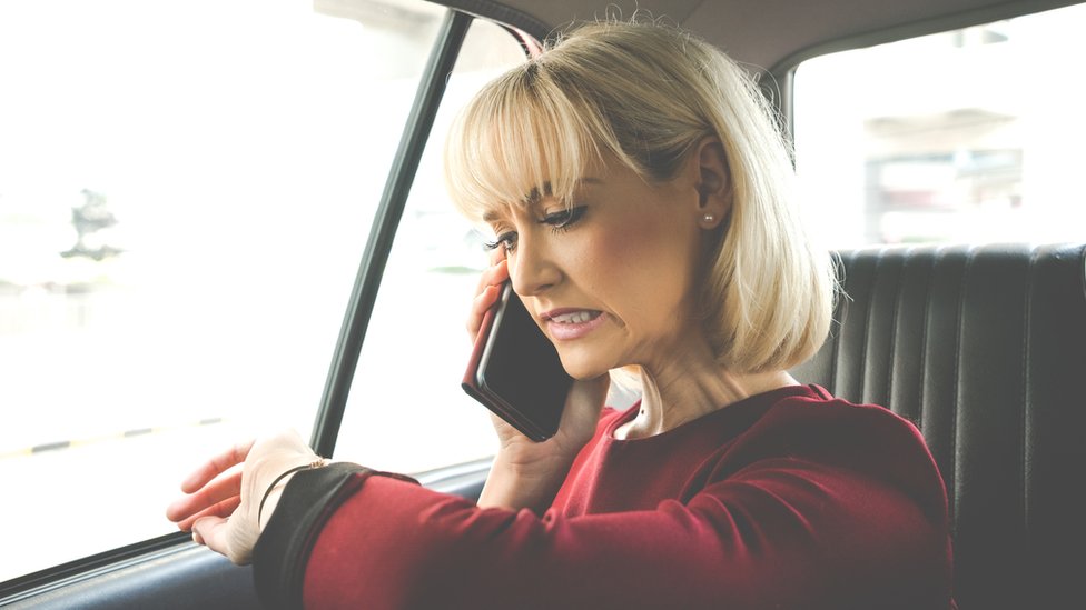 El sentido de urgencia suele estar presente en este tipo de estafas. sentido de urgencia