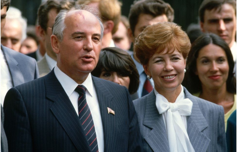 غورباتشوف وزوجته رايسا