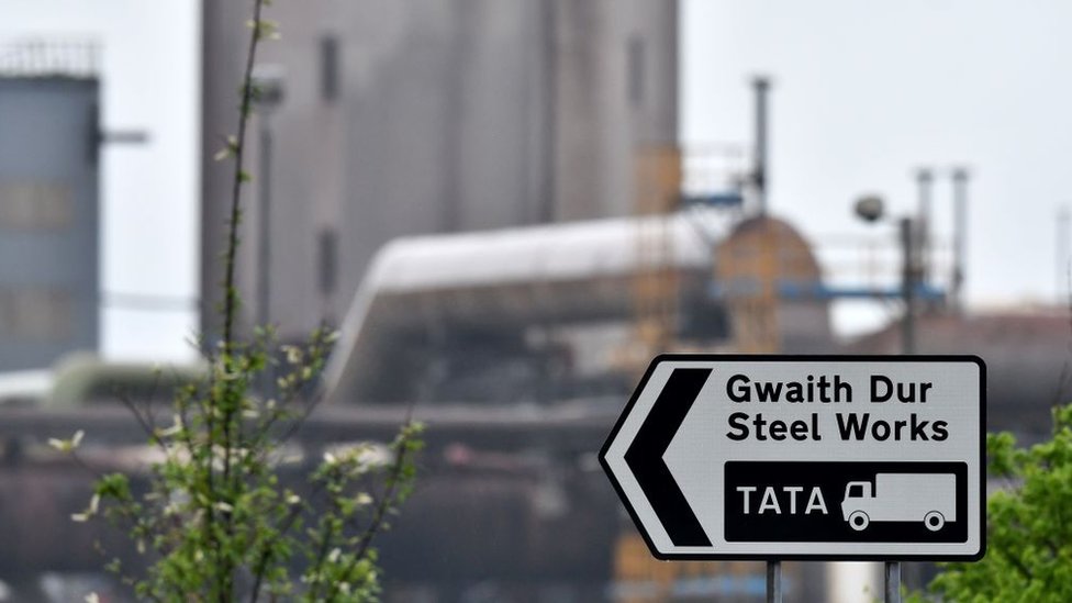 Знак Tata Steel в Порт-Талботе