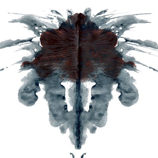 "No quise mostrarme escéptico, pero no entendía cómo la interpretación de unas manchas de tinta podía afectar mi carrera como redactor creativo". Mancha de tinta usada en la prueba de Rorschach