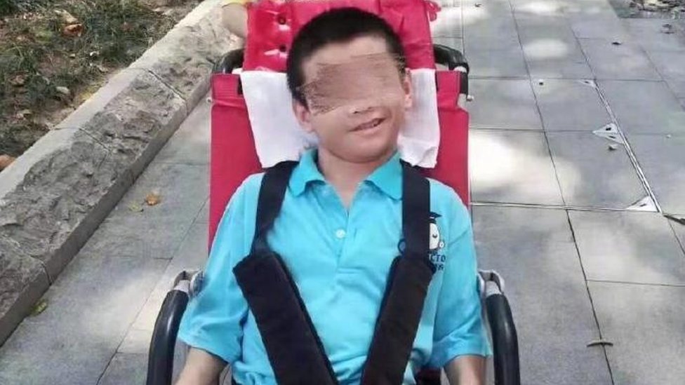 Coronavirus: Disabled boy dies in China after father quarantined - BBC News