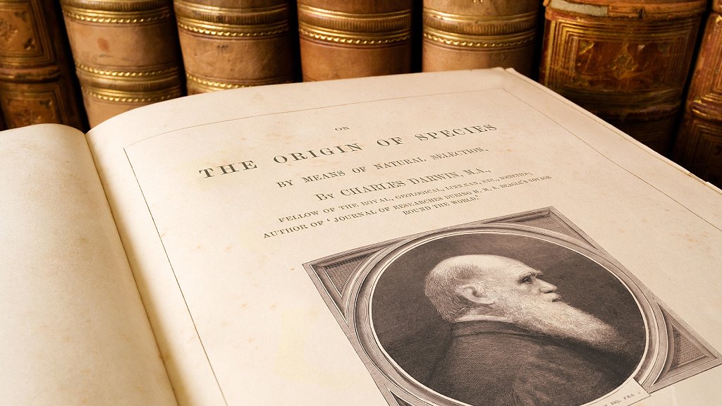 Libro de Darwin abierto