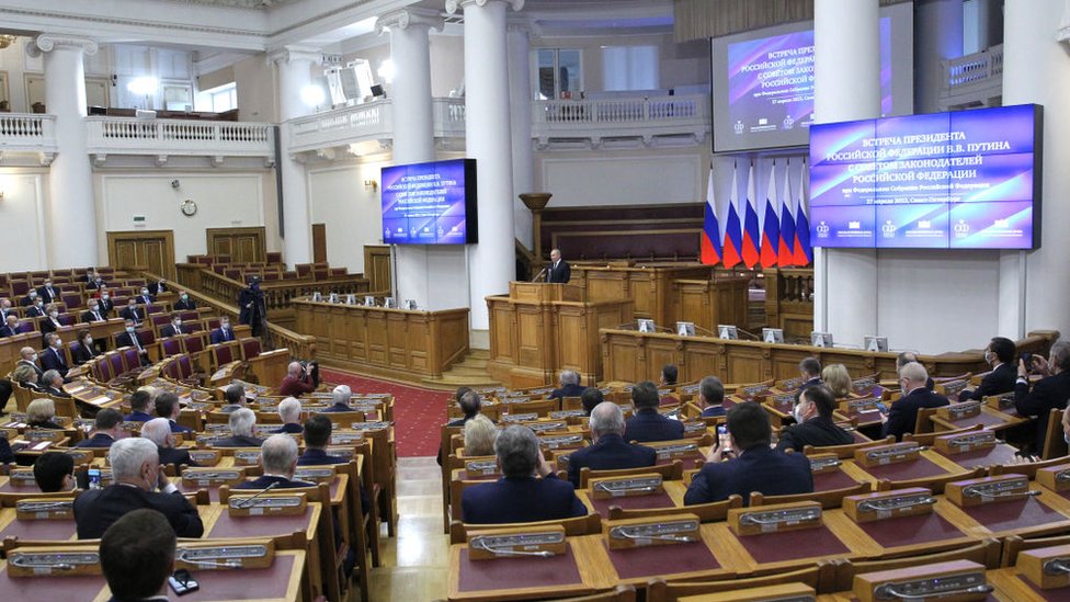 El presidente ruso, Vladimir Putin, habla durante el Consejo de Legisladores en el Palacio Tauride