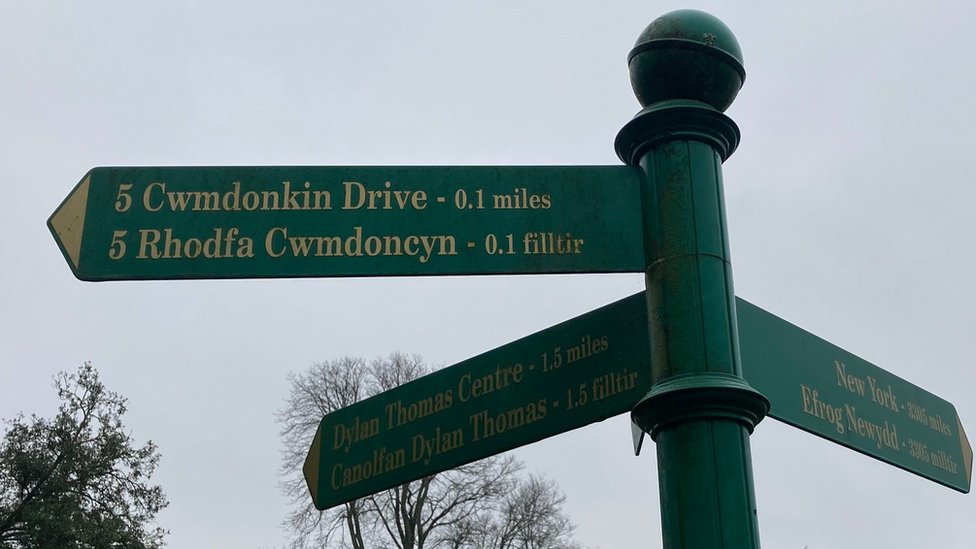Знак в Cwmdonkin Park к Cwmdonkin Drive