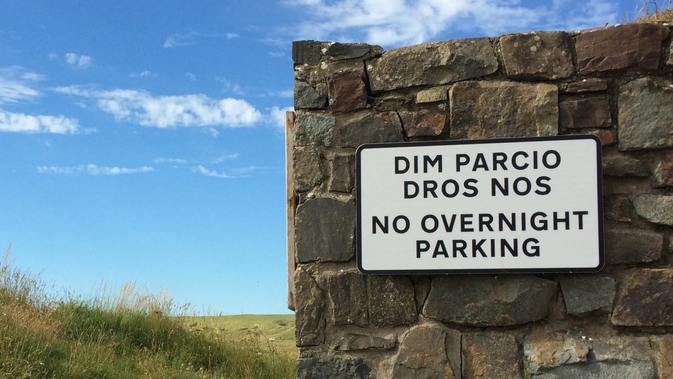 Знаков парковки запрещены на Freshwater West