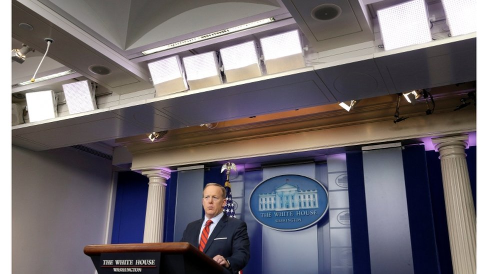 El comunicado fue leído por el portavoz de la Casa Blanca, Sean Spicer. Sean Spicer