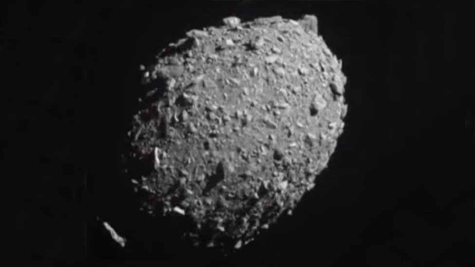 Зонд-камикадзе DART врезался в астероид в рамках научного эксперимента