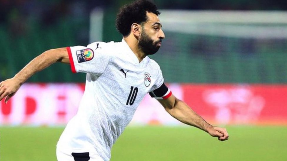 محمد صلاح في مباراة منتخب مصر أمام غينيا بيساو خلال وقت سابق من البطولة
