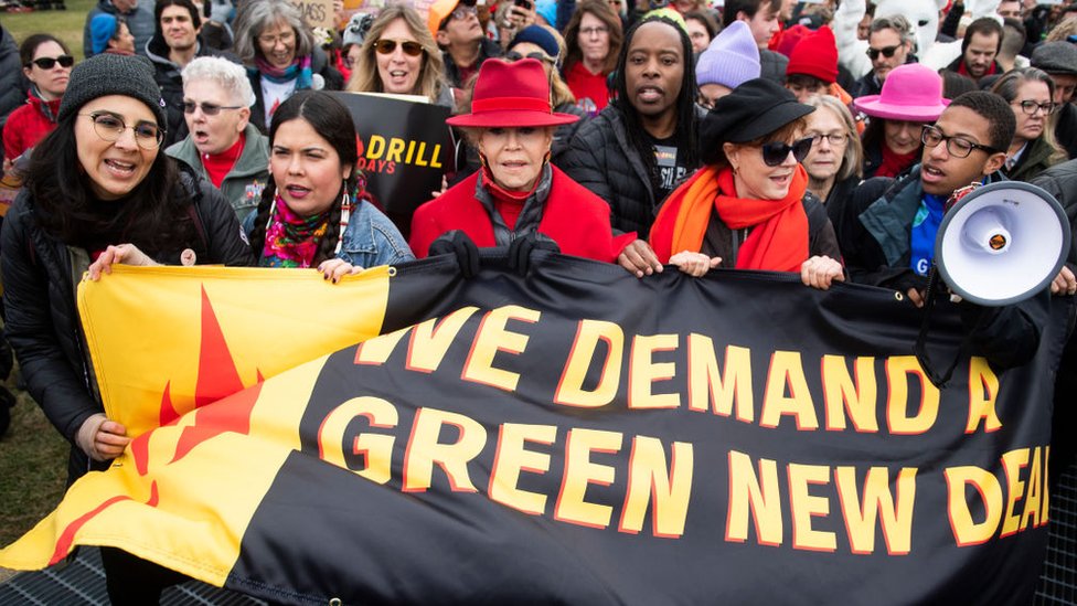 Актрисы Джейн Фонда и Сьюзан Сарандон также были на акции протеста против изменения климата
