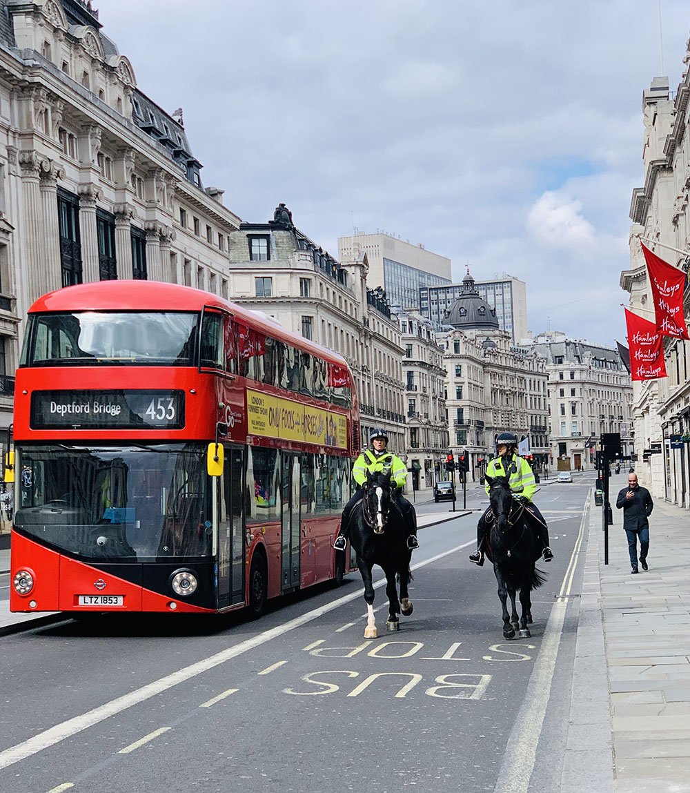 Конная полиция и лондонский автобус