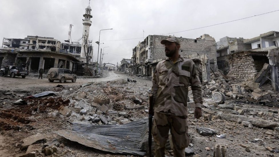 القوات الحكومية السورية أعلنت في وقت سابق استعادة السيطرة على مدينة معرة النعمان الاستراتيجية