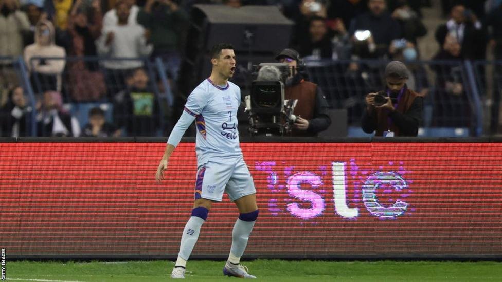 كأس موسم الرياض: كريستيانو رونالدو وليونيل ميسي يسجلان في مباراة استعراضية 2 احتفل رونالدو بطريقته الشهيرة بعد التسجيل