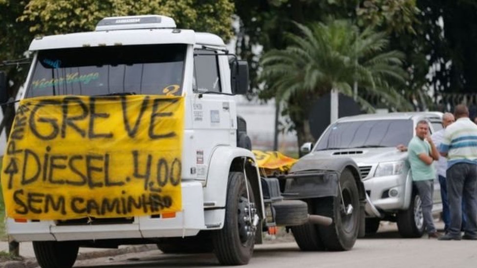 Caminhão parado durante a greve de caminhoneiros de 2018