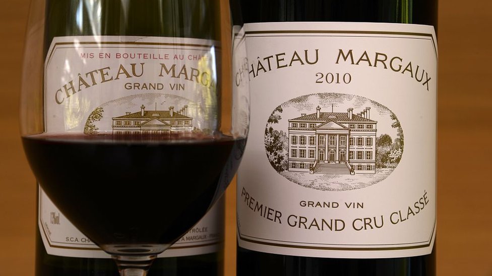 Château Margaux es una de las marcas más antiguas entre las que aparecen en la encuesta de Drinks International. Dos botellas y una copa de Château Margaux.