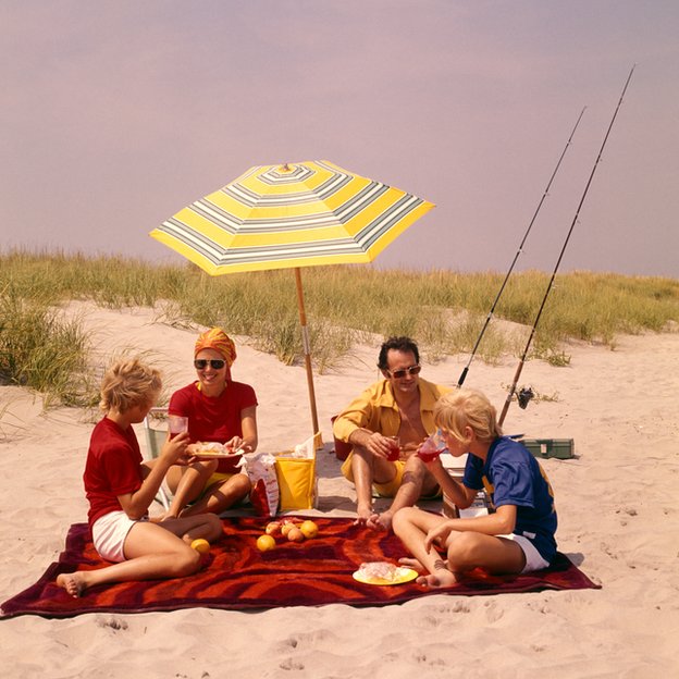 Incluso después, aunque ya almacenamos recuerdos, los detalles pueden no ser tan precisos. Pero eso no importa. Vacación en la playa
